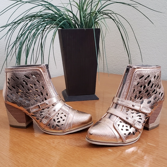 Michael Antonio Shoes - MICHAEL ANTONIO STUDIO RoseGold Booties